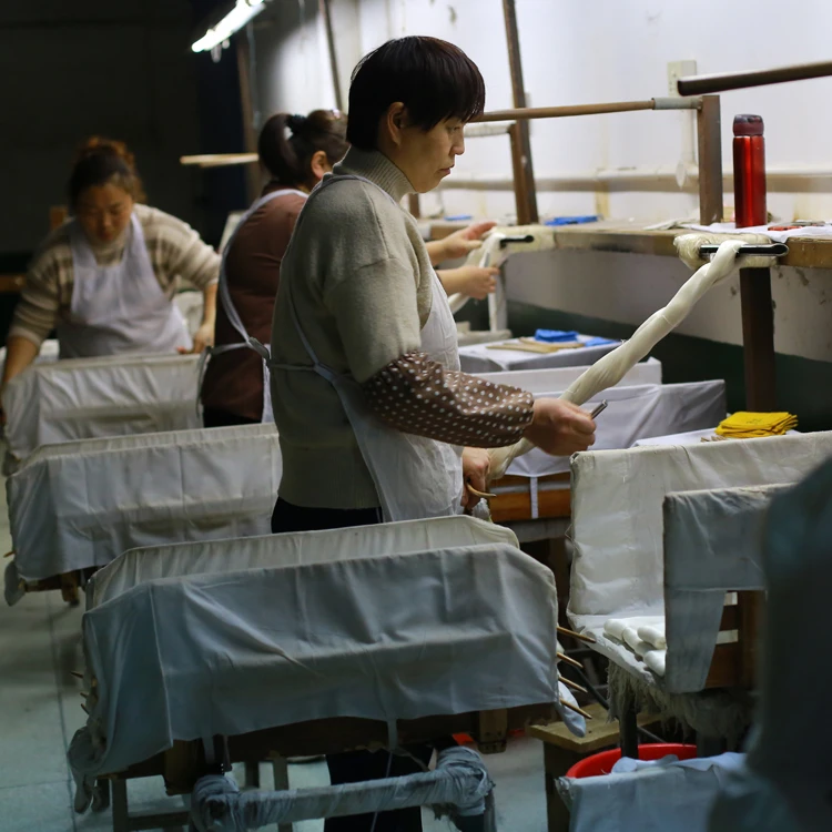 Occupy the market and intensify silk trade competition